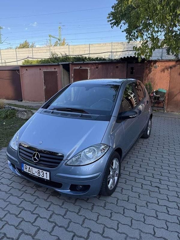 Silber Gebraucht 2007 Mercedes A180 Elegance Limousine | € 3.100 (Fairer Preis) - Bild 1/4