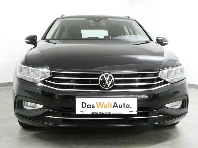 Gebraucht VW Passat R 150 PS (110 kW) 2022 Schwarz Kombi