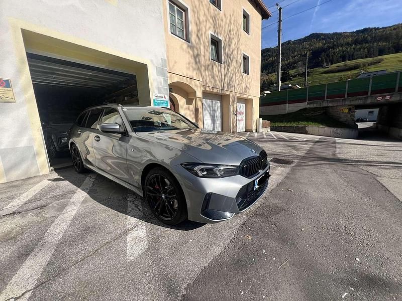 Gebraucht BMW 330e 184 PS (135 kW) 2024 Grau Kombi