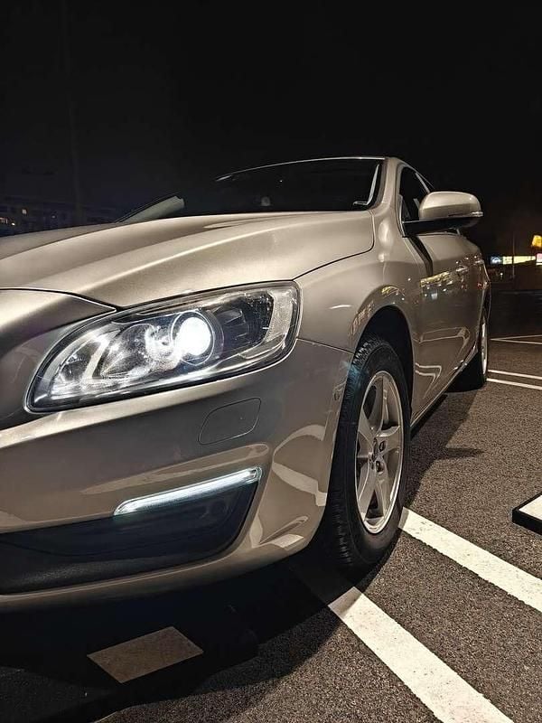 Gebraucht Volvo V60 150 PS (110 kW) 2015 Beige Kombi