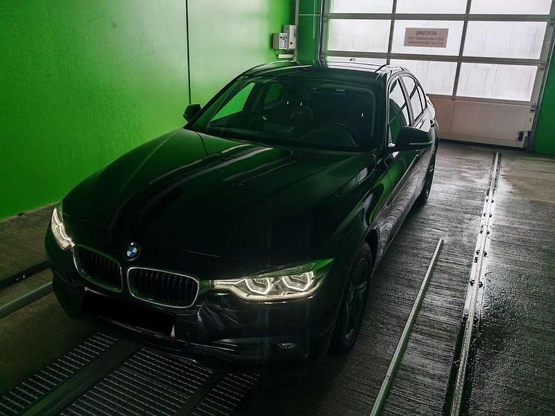 Gebraucht BMW 320 Advantage 184 PS (135 kW) 2015 Schwarz Limousine