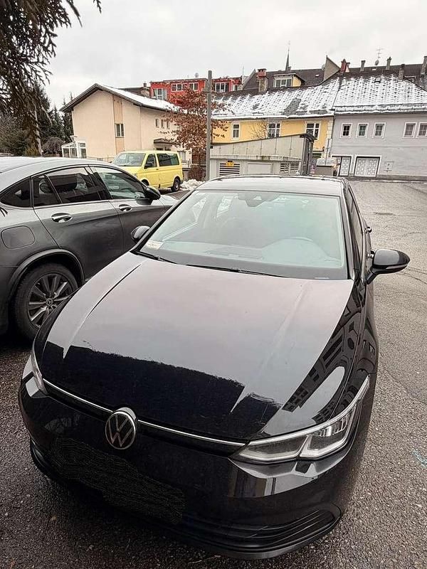 Gebraucht VW Golf Life 131 PS (96 kW) 2022 Schwarz Limousine