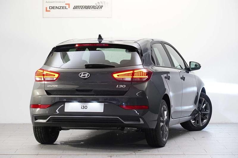Neu Hyundai i30 GO! 101 PS (74 kW) 2025 Grau Limousine