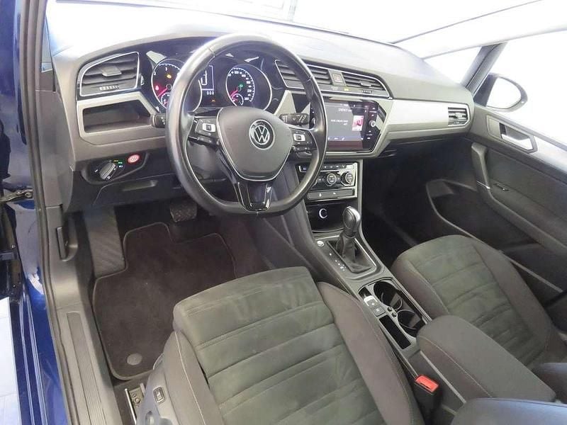 Gebraucht VW Touran Comfortline 150 PS (110 kW) 2020 Blau Van / Kleinbus