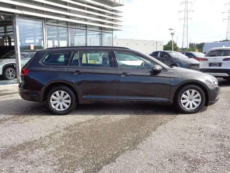 Gebraucht VW Passat 122 PS (89 kW) 2023 Schwarz Kombi