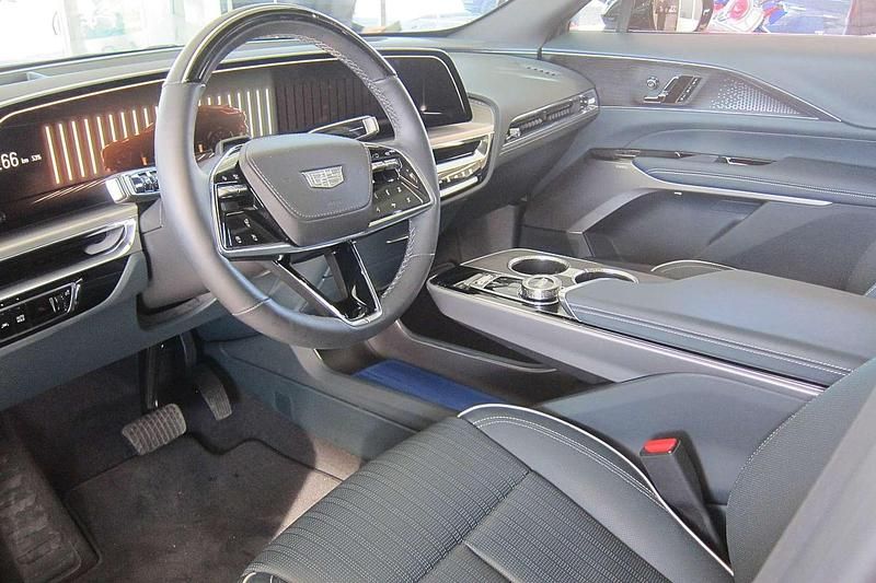 Gebraucht Cadillac LYRIQ 388 kW (528 PS) 2024 Silber SUV