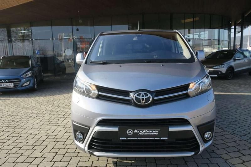 Gebraucht Toyota Proace Verso 144 PS (105 kW) 2021 Grau Kombi
