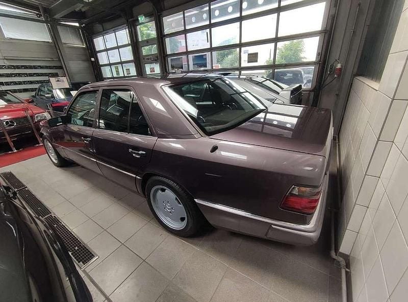 Gebraucht Mercedes E300 220 PS (161 kW) 1991 Violett Kombi
