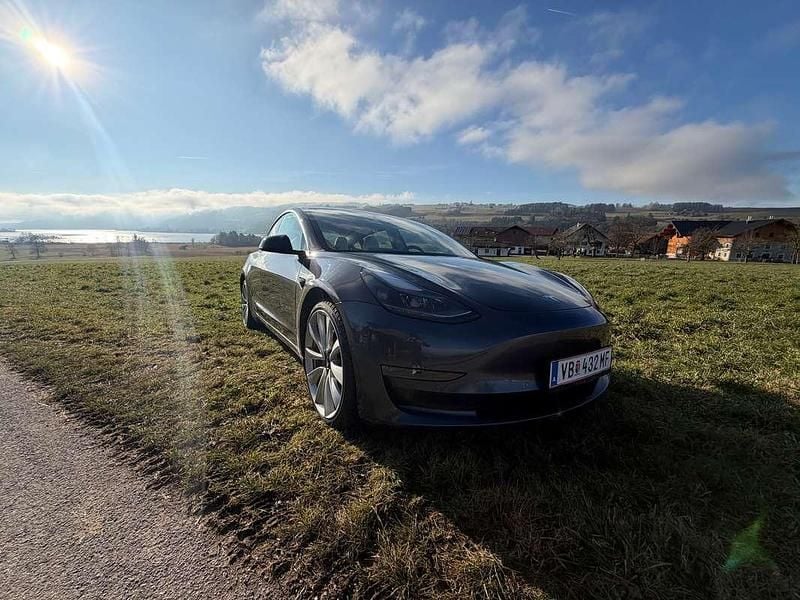 Grau Gebraucht 2021 Tesla Model 3 Performance Limousine | € 24.000 (Guter Preis) - Bild 1/4