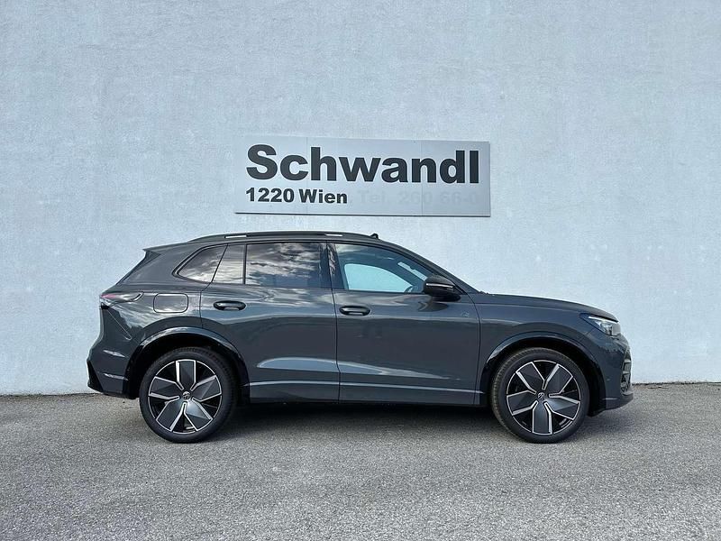 Neu VW Tiguan Sport 150 PS (110 kW) 2025 Mittelgrau  metallic SUV