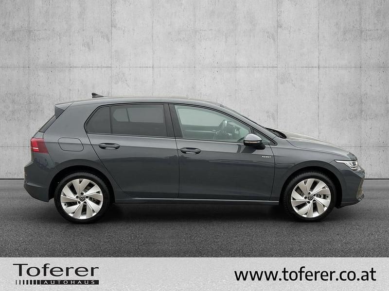 Neu VW Golf VIII 204 PS (150 kW) 2026 Mittelgrau  metallic