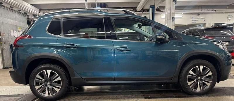 Blau Gebraucht 2016 Peugeot 2008 S SUV | € 9.350 (Guter Preis) - Bild 1/4
