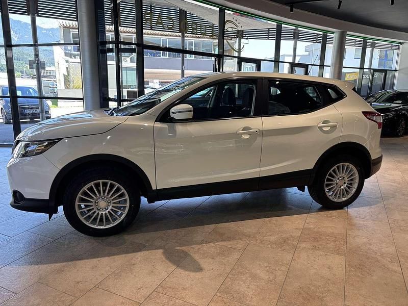 Gebraucht Nissan Qashqai Visia 110 PS (80 kW) 2015 Weiß SUV