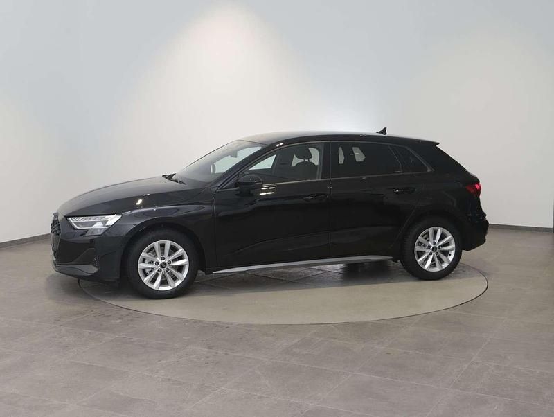 Neu Audi A3 Ambiente 116 PS (85 kW) 2025 Schwarz  normal Limousine