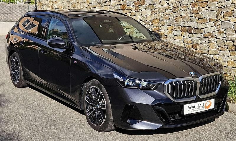 Gebraucht BMW 520 M Sport 197 PS (144 kW) 2024 Grau Kombi
