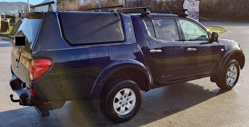 Gebraucht Mitsubishi L200 Top 178 PS (130 kW) 2012 Blau Abholung