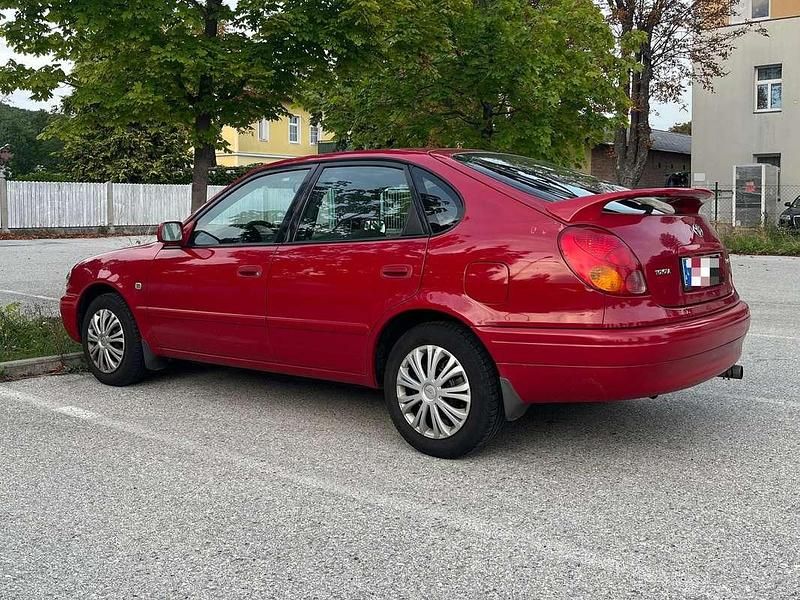 Rot Gebraucht 2000 Toyota Corolla Terra Limousine | € 5.500 - Bild 1/4