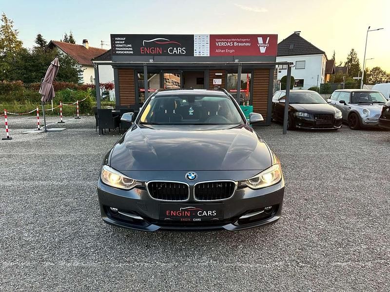 Gebraucht BMW 330 Sport Line 258 PS (189 kW) 2013 Grau Kombi