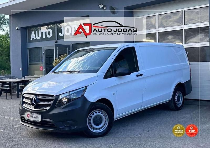 Weiß Gebraucht 2021 Mercedes Vito Van / Kleinbus | € 23.000 (Superpreis) - Bild 1/4