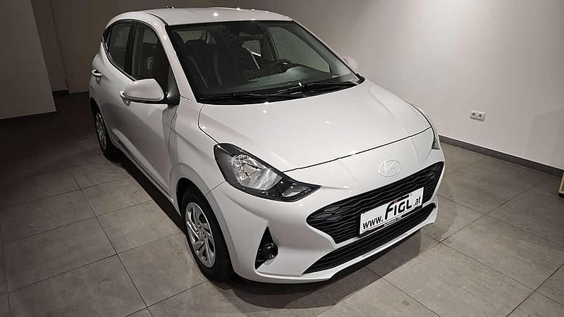 Neu Hyundai i10 63 PS (46 kW) 2025 Grau Kleinwagen