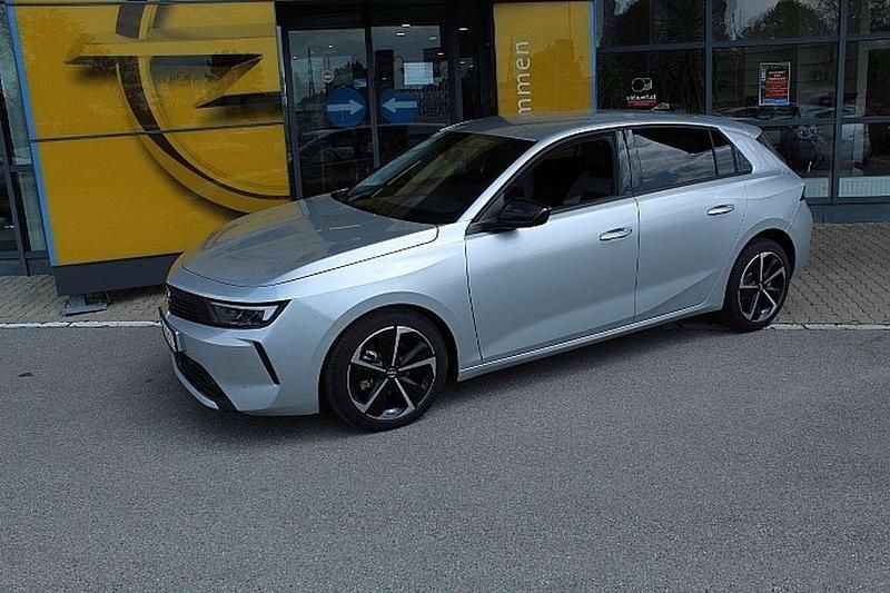 Gebraucht Opel Astra Edition 131 PS (96 kW) 2025 Silber Limousine
