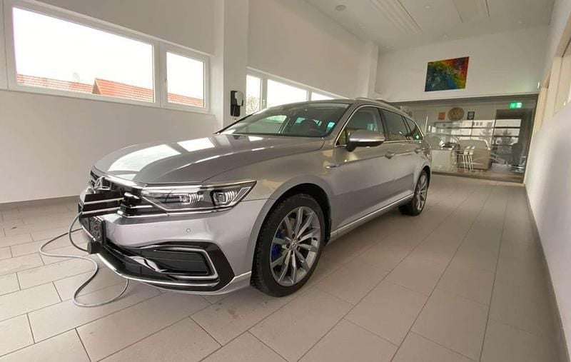 Gebraucht VW Passat Family 218 PS (160 kW) 2020 Silber Van