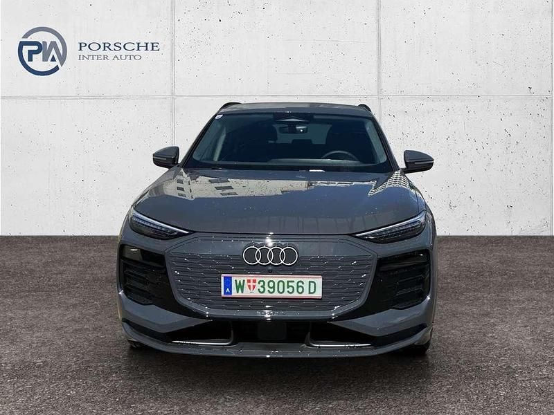 Gebraucht Audi Q6 e-tron Ambiente 185 kW (252 PS) 2025 Hellgrau  metallic SUV