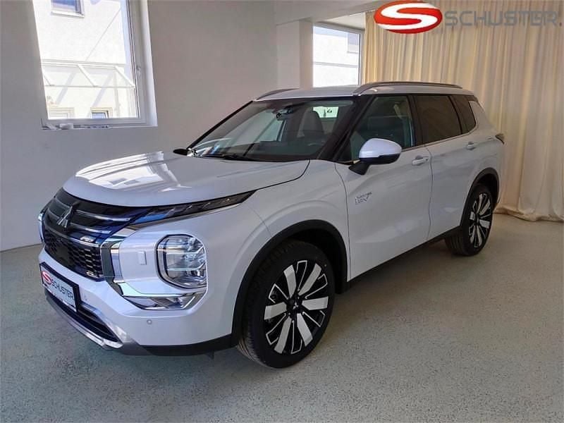 Neu Mitsubishi Outlander P-HEV Intense 136 PS (100 kW) 2025 Weiß SUV