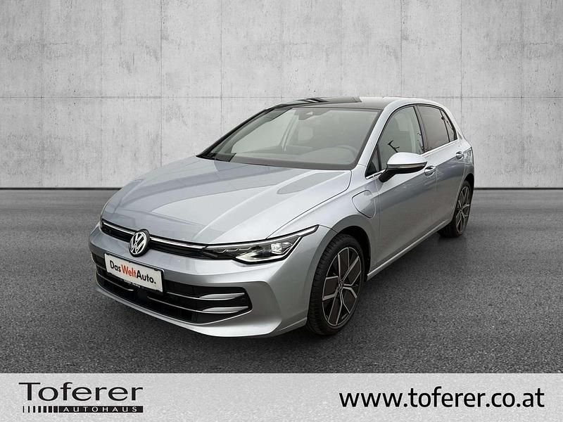 Gebraucht VW Golf VIII Style 204 PS (150 kW) 2024 Silber  metallic Limousine