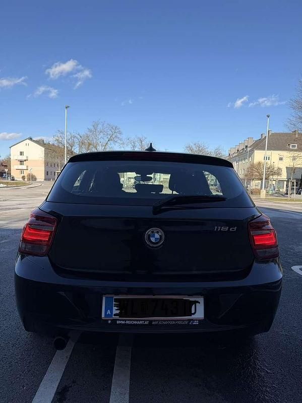 Gebraucht BMW 118 Sport Line 143 PS (105 kW) 2012 Schwarz Kleinwagen