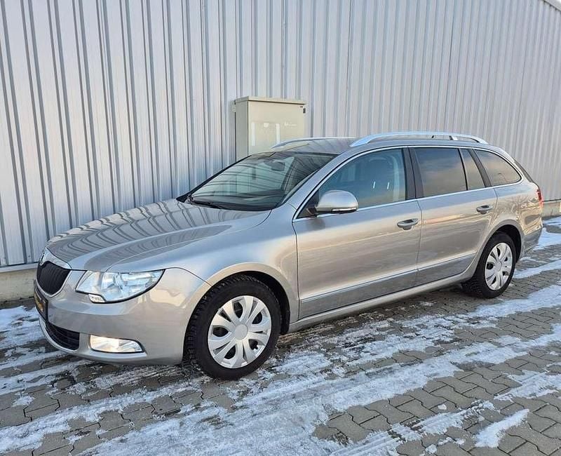 Gebraucht Skoda Superb Ambition 140 PS (102 kW) 2010 Grau Kombi