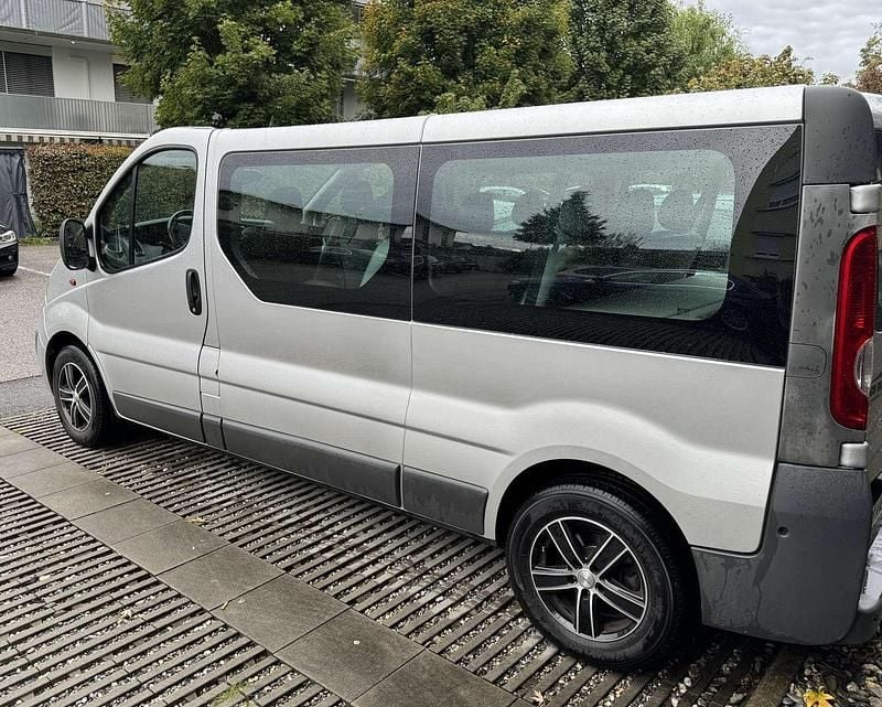 Gebraucht Opel Vivaro 114 PS (83 kW) 2008 Silber Van / Kleinbus