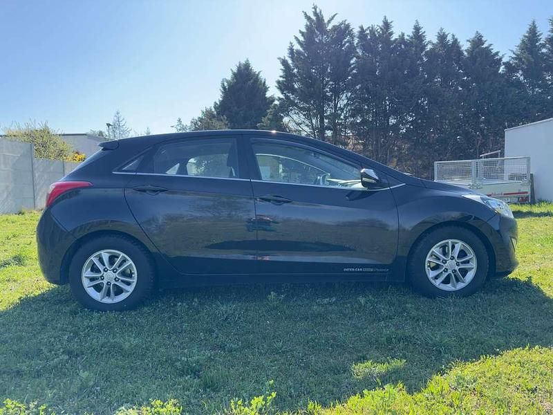 Schwarz Gebraucht 2015 Hyundai i30 GO! Limousine | € 8.400 (Etwas zu teuer) - Bild 1/4