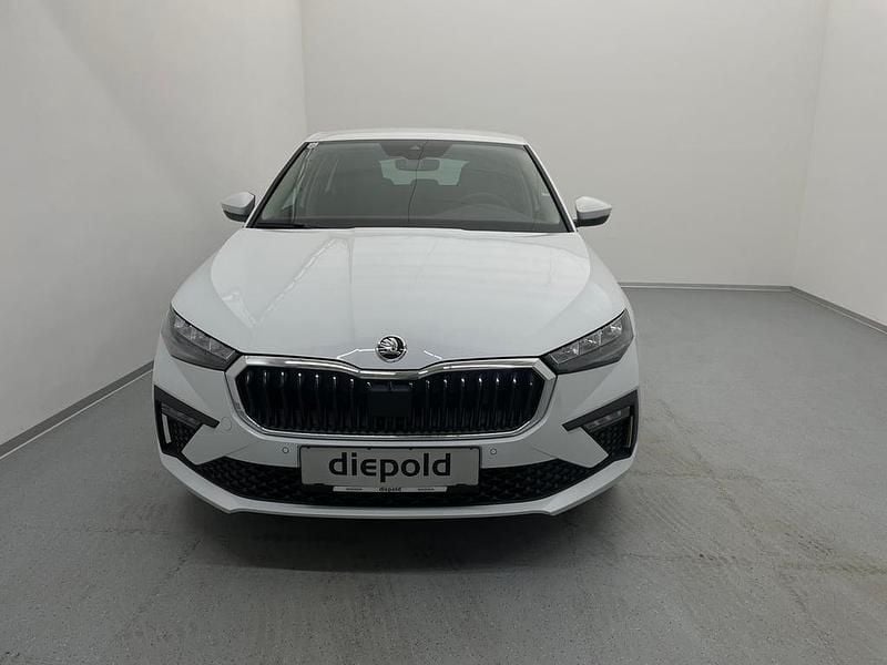 Neu Skoda Scala Selection 95 PS (69 kW) 2026 Weiss  metallic Kleinwagen