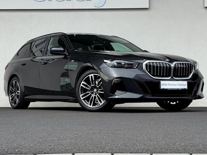 Gebraucht BMW 520 Shadowline 197 PS (144 kW) 2025 Sophistograu brillanteffekt Kombi