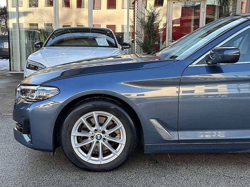 Gebraucht BMW 520 190 PS (139 kW) 2023 Blau Kombi