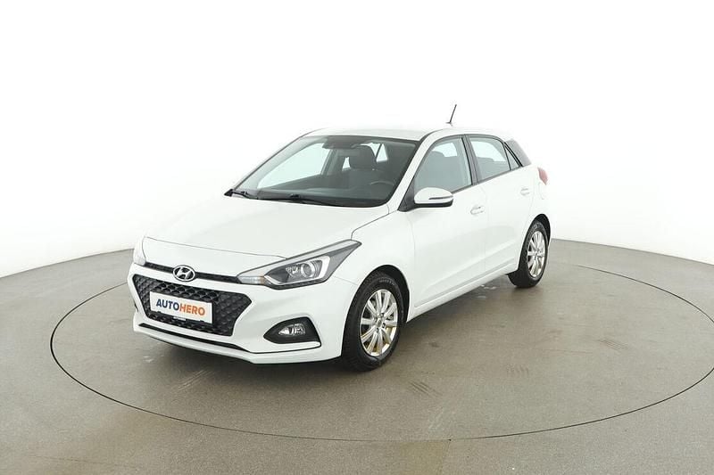 Weiß Gebraucht 2018 Hyundai i20 Edition Limousine | € 10.090 (Fairer Preis) - Bild 1/3