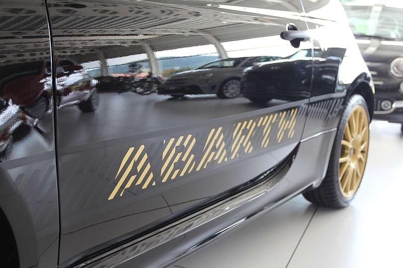 Gebraucht Abarth 695 180 PS (132 kW) 2024 Schwarz Kleinwagen