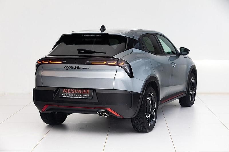 Neu Alfa Romeo Junior Edizione Speciale 136 PS (100 kW) 2025 Grau SUV