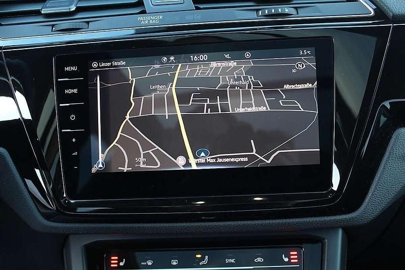 Gebraucht VW Touran Comfortline 150 PS (110 kW) 2022 Blau Van / Kleinbus