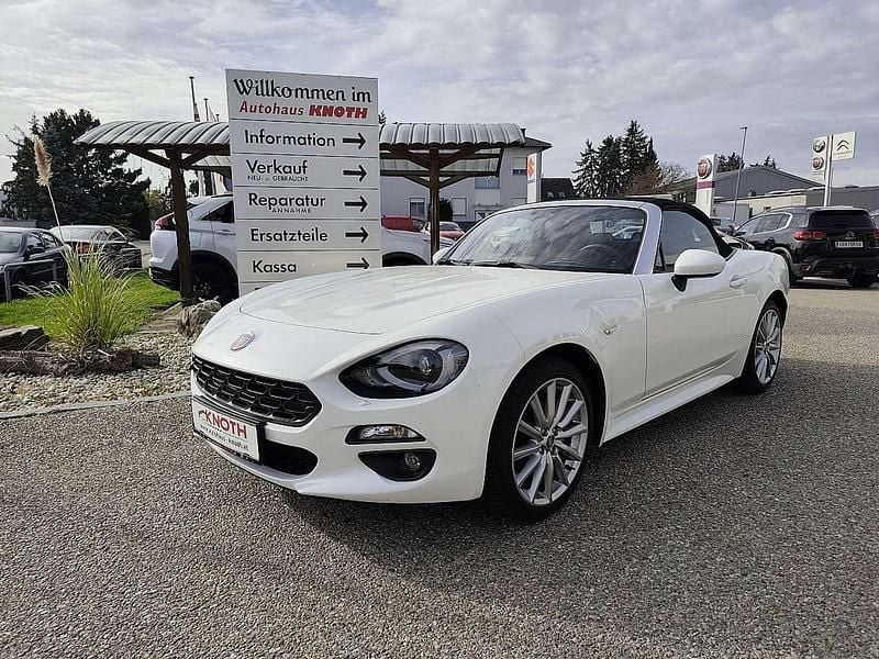Weiß Gebraucht 2018 Fiat 124 Spider Lusso Cabrio | € 22.990 - Bild 1/4