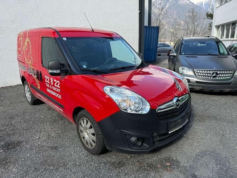 Gebraucht Opel Combo 95 PS (69 kW) 2018 Rot Van / Kleinbus