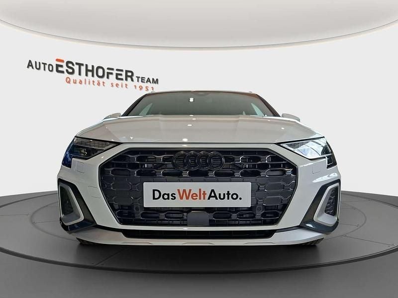 Gebraucht Audi A3 Ambiente 150 PS (110 kW) 2025 Weiss  metallic Limousine