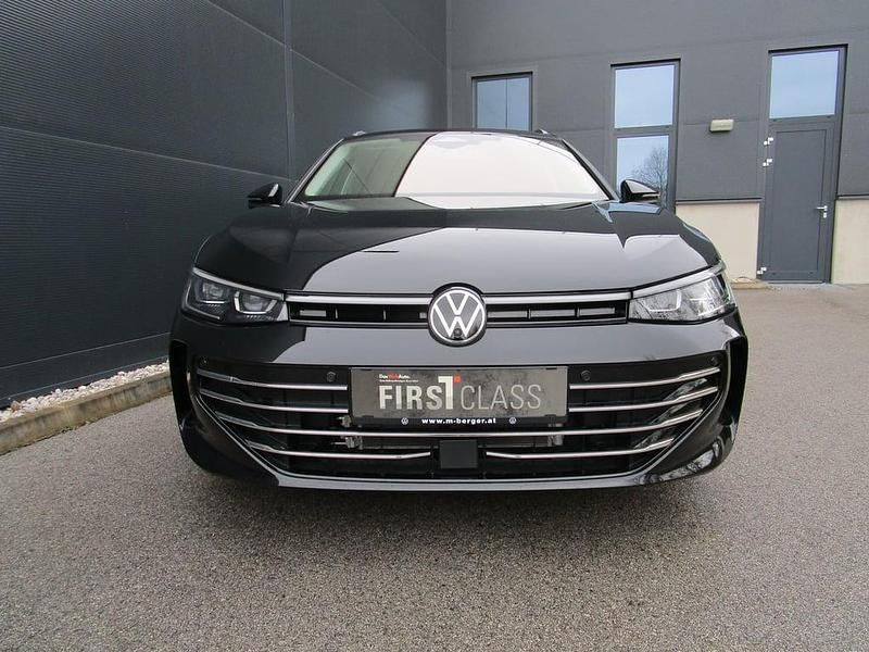Gebraucht VW Passat Elegance 150 PS (110 kW) 2024 Schwarz  metallic Kombi