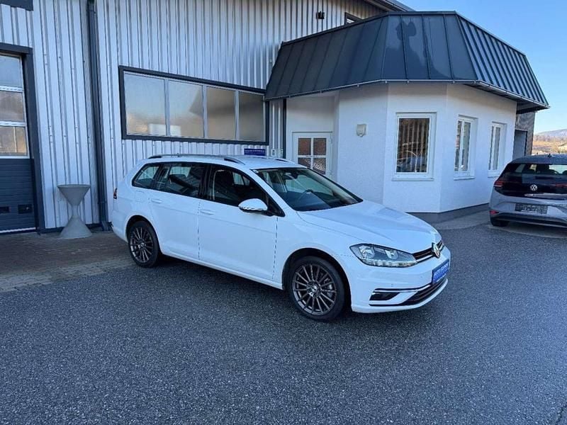 Gebraucht VW Golf VII Comfortline 116 PS (85 kW) 2019 Weiß Limousine