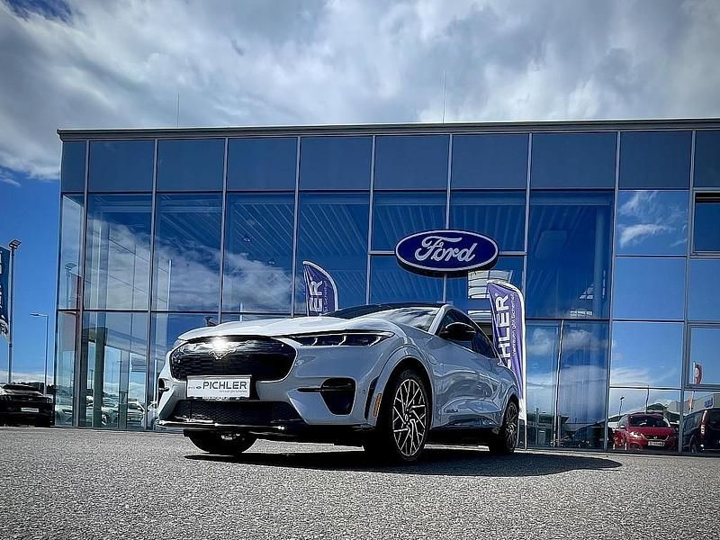 Space white metallic Gebraucht 2024 Ford Mustang Mach-E GT SUV | € 52.850 (Fairer Preis) - Bild 1/4