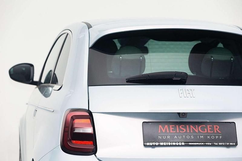Gebraucht Fiat 500e La Prima 86 kW (118 PS) 2023 Blau Limousine