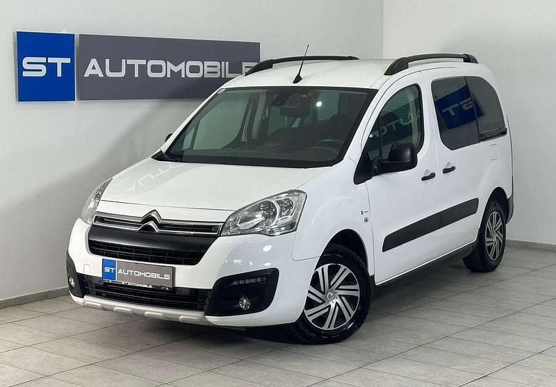 Weiß Gebraucht 2018 Citroën Berlingo XTR Van / Kleinbus | € 11.990 - Bild 1/3