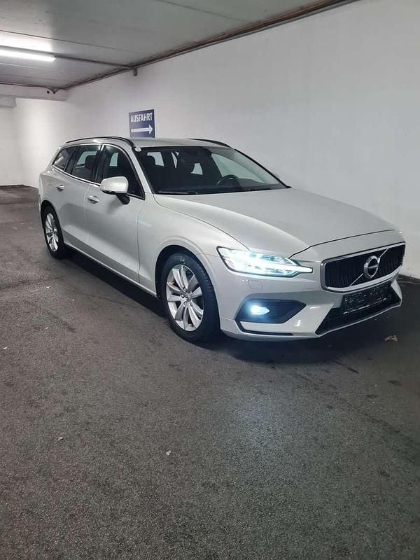 Gebraucht 2019 Volvo V60 Momentum Kombi | € 13.999 (Fairer Preis) - Bild 1/4