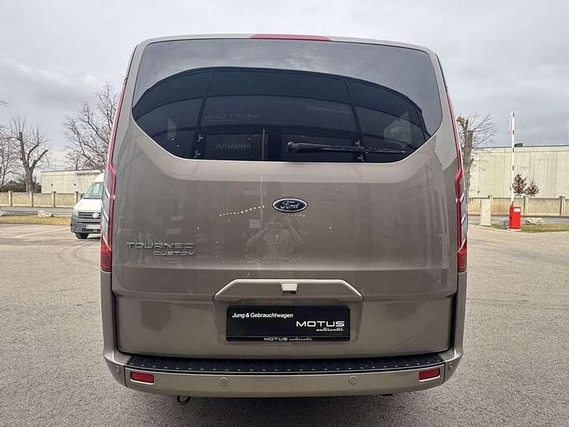 Gebraucht Ford Transit Custom Titanium 170 PS (125 kW) 2018 Silber Van / Kleinbus